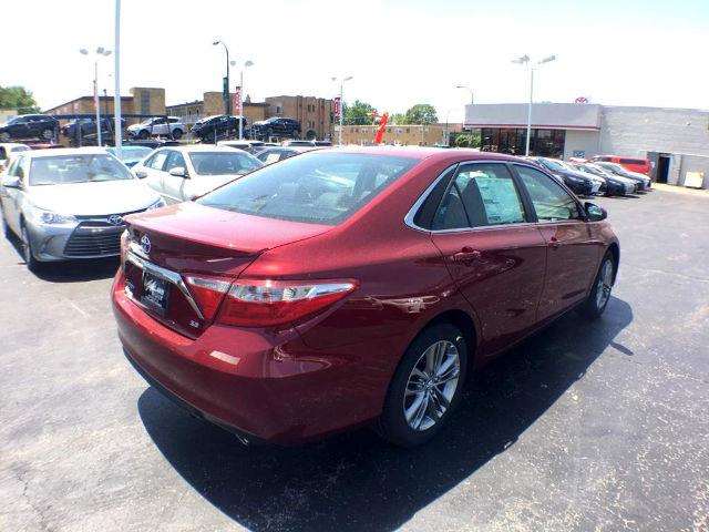 2017 Toyota Camry SE 4dr Sedan